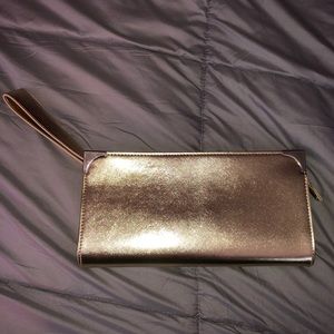 ✨3/$15✨Gold Clutch